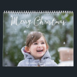 Cute Calendar 2025 Snowing jul Kalender<br><div class="desc">I den söta kalendern 2025 (januari-december) med julhälsningar hittar du mycket bilder söta barn och deras familjer. Men du kan enkelt byta ut fotot mot din dator och göra din unika och speciella kalender till dina barn, familjemedlemmar eller vad du än vill i kärlek. Händelser och helgdagar i Stater läggs...</div>