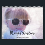 Cute Calendars 2025 God jul Kalender<br><div class="desc">I den söta kalendern 2025 i God jul kan du hitta mycket bilder söta barn och deras familjer. Men du kan enkelt byta ut fotot mot din dator och göra din unika och speciella kalender till dina barn, familjemedlemmar eller vad du än vill i kärlek. Händelser och helgdagar i Stater...</div>
