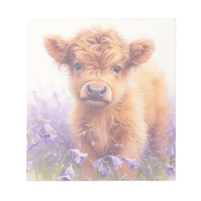 Cute Calf Highland Cow Lila blommor Anteckningsblock (Framsida)