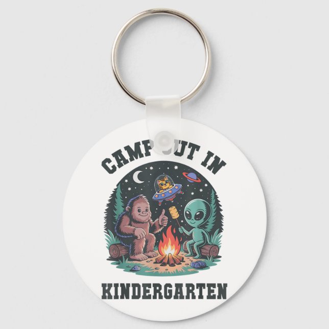 Cute Camp out in Kindergarten Tiny Bigfoot Campgro Nyckelring (Framsida)