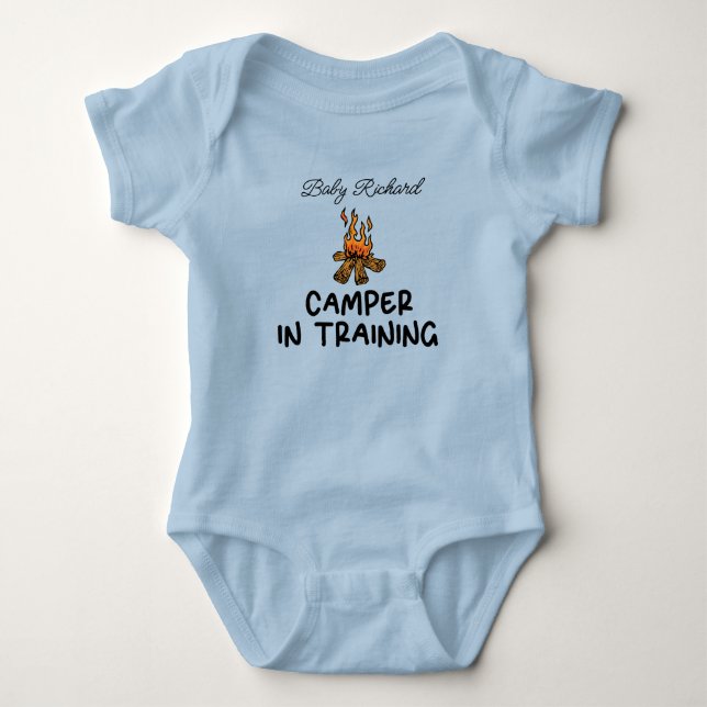 Cute Camper in Training - Vild Camping T Shirt (Framsida)