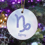 Cute Capricorn Astrology Lila för Personlig Julgransprydnad Keramik<br><div class="desc">Den här söt lilan och lavender Capricorn-julprydnaden har ditt astrologiska tecken från Zodiac i en vacker gnistra som konstellationerna. Anpassa den här söta presenten med ditt namn i ett vackert kursivt skript för någon med en sen födelsedag i december eller tidigt i januari.</div>