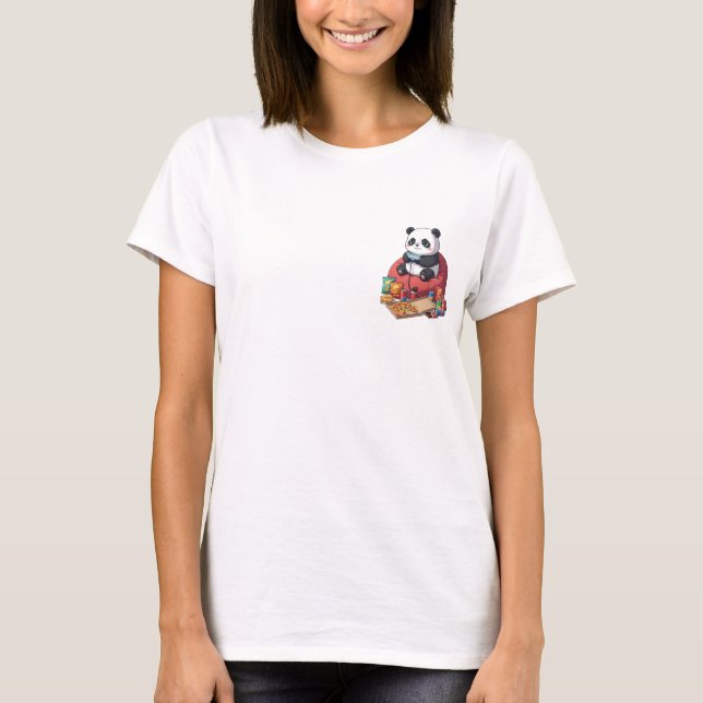 Cute Cartoon Panda Gamer Playing on Beanbag T Shirt (Framsida)