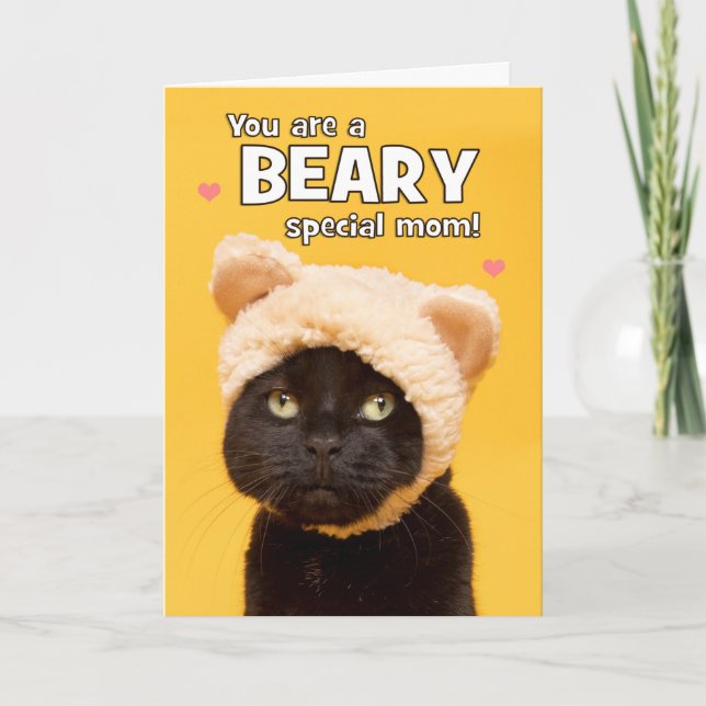 Cute Cat lycklig i Mors dag i Bear Hat Humor Helgkort (Framsida)