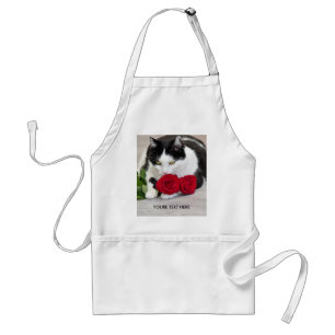 Cute cat med röd ros förkläde
