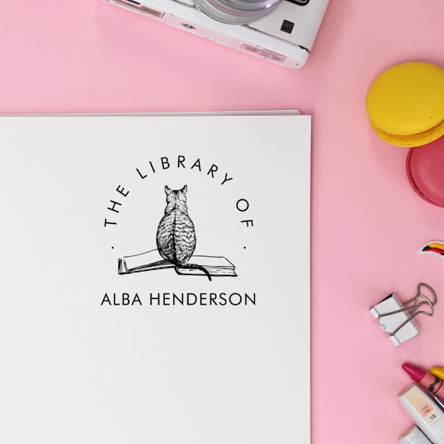 Cute Cat on the Book Modern Library Självfärgande Stämpel (Skapare uppladdad)
