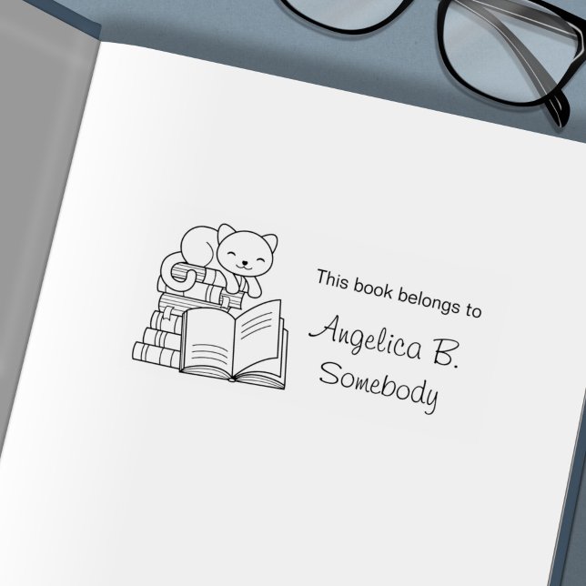 Cute Cat ovanpå Stack of Bokar - bokplatta Självfärgande Stämpel (Skapare uppladdad)