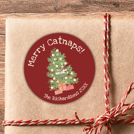 Cute Cat på Chistmas Träd Merry Catnaps! Röd Runt Klistermärke