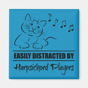 Cute Cat som lätt distraherats av Harpsichord-spel Magnet