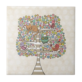 Cute Cat Uggla & Birds Sittin i en illustration av Kakelplatta