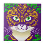 Cute Cat Wearing a Mardi Gras Mask Kakelplatta<br><div class="desc">Keramiskt plattor i en bild av en söt katt som läggs i en mask i det festliga färgen Mardi Gras. Blandningen av lila,  grönt och guldfärgad gult avspeglar de traditionella nyheterna i firande</div>