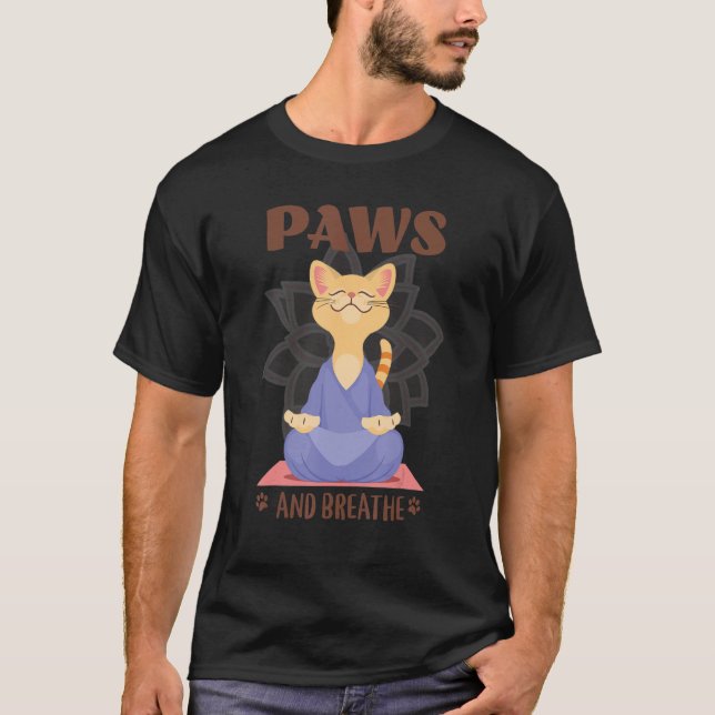 Cute Cat Yoga Paws And Breathe T Shirt (Framsida)