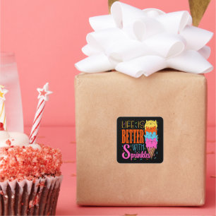 Cute Cats Life är bättre med Sprinkles Cat Lovers Fyrkantigt Klistermärke