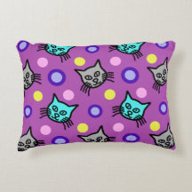 Cute Cats Mönster i Violet Accent Pillow