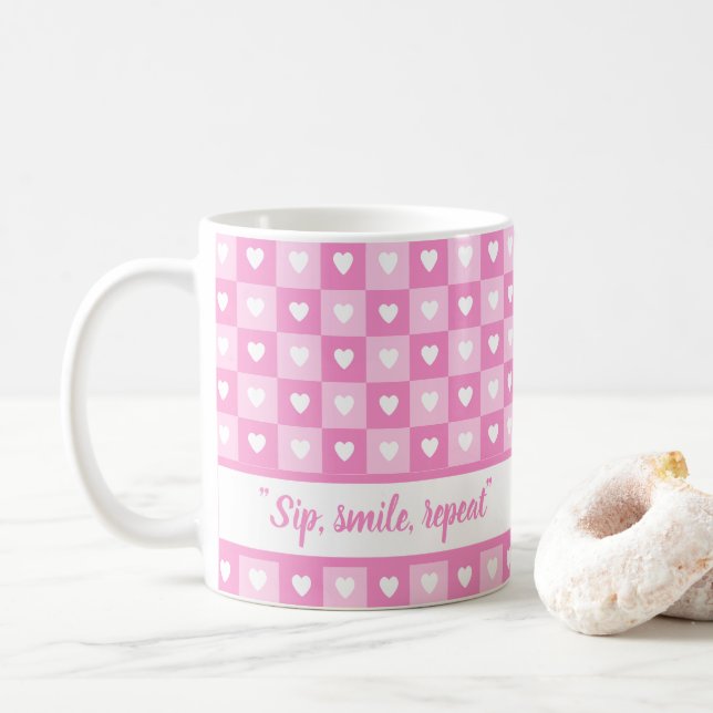 Cute Checkated hearts Patternated rosa Custom Name Kaffemugg (Med munk)