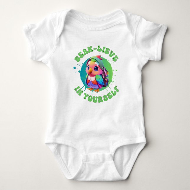 Cute Chibi Kawaii Parrot Namn School Year on Back T Shirt (Framsida)