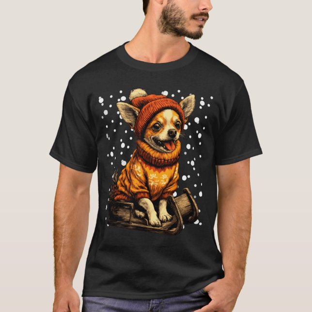 Cute Christmas Chihuahua Sledding In Snow Funny Wi T Shirt (Framsida)