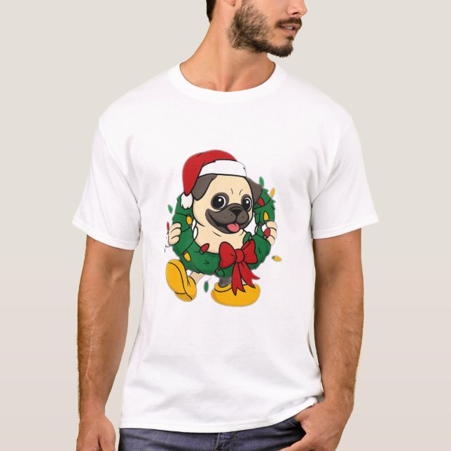 Cute Christmas Pug with Festive Wreath T Shirt (Framsida)