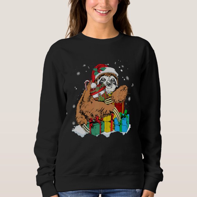 Cute Christmas Sloth and Santa Claus Hat T Shirt (Framsida)