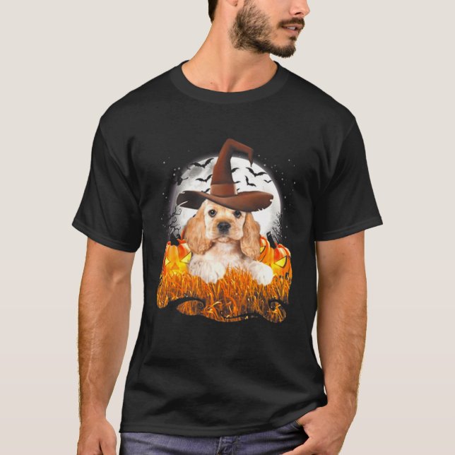 Cute Cocker Spain Hund Witch on Halloween Pumpkin T Shirt (Framsida)