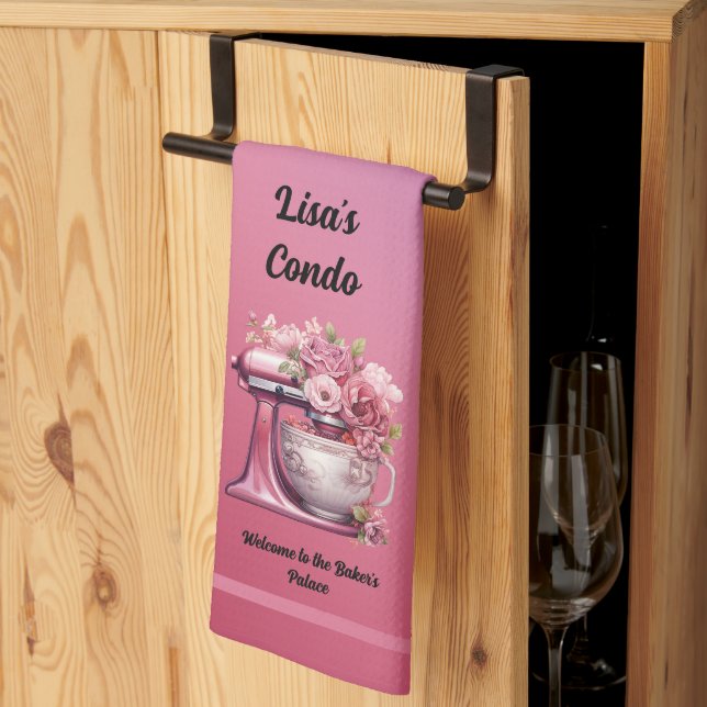 Cute Condo Välkommen till Bakers Palace Rosa ros Kökshandduk (Thirds Fold)