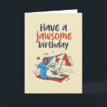Cute Coola Shark Pun Funny Jawsome Birthday Kort<br><div class="desc">Lustigt och sött födelsedagskort för dem som slår kärlek och humor. Perfekt för att önska dina vänner och din familj grattis på födelsedagen. Besök vår butik om du vill ha mer födelsedagskort. Du hittar något coola,  humoristiskt och ibland sarkastiskt födelsedagskort för din speciella.</div>