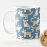 Cute Corgi Hund Kaffemugg<br><div class="desc">Pembroke Welsh Corgi hund mönster på teal grönt. Originalkonst av Nic Squirrell.</div>