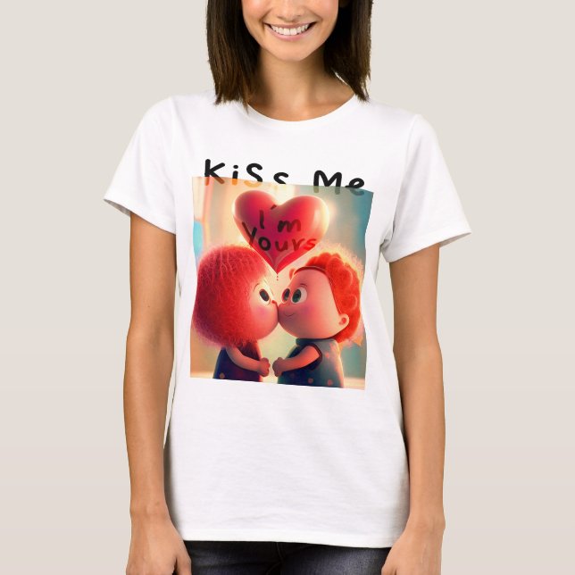 Cute Couple Valentine (Kyss Me) T Shirt (Framsida)