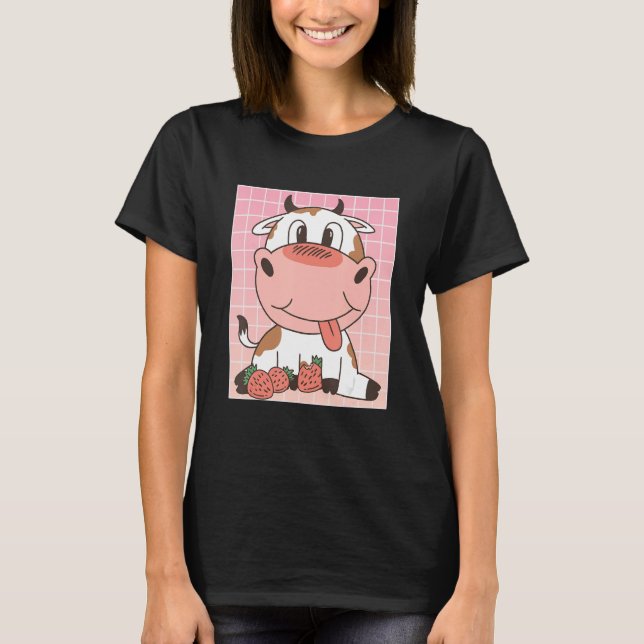 Cute Cow Eating Strawbär T Shirt (Framsida)