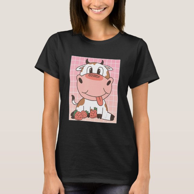 Cute Cow Eating Strawberries T Shirt (Framsida)