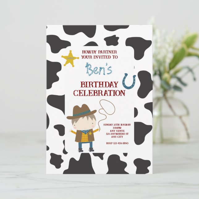 Cute Cow print Cowboy Birthday Inbjudningar (Stående Fram)