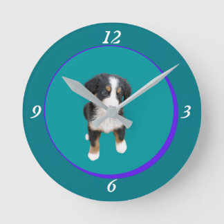 Cute Cudely Little Puppy Buddy. Rund Klocka