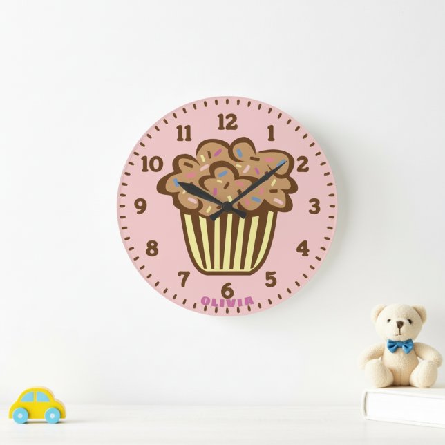 Cute Cupcake with Custom Name Wall Clock Stor Klocka (Cupcake wall clock with custom name.)