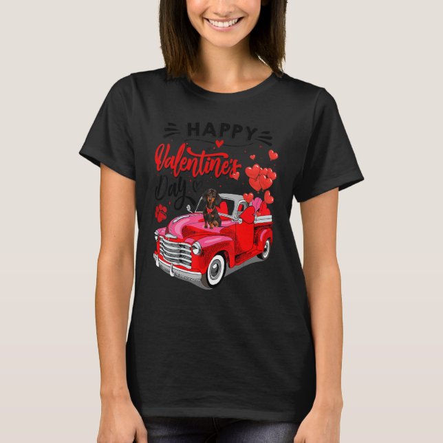 Cute Dachshund Dog Red Truck Happy Valentine's Day T Shirt (Framsida)