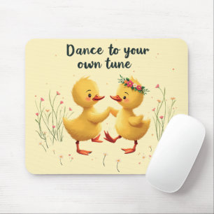 Cute Dancing Ducklings med Blommigt Vår Vibes Musmatta