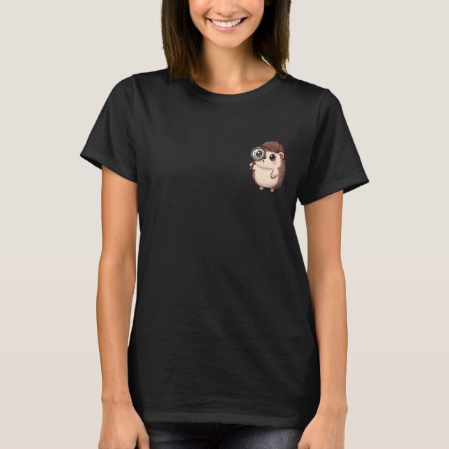 Cute Detective Hedgehog with Magnifying Glass T Shirt (Framsida)