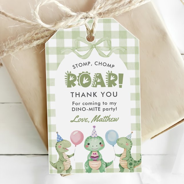 Cute Dinosaur Gingham 1st Birthday Party Presentetikett (Skapare uppladdad)