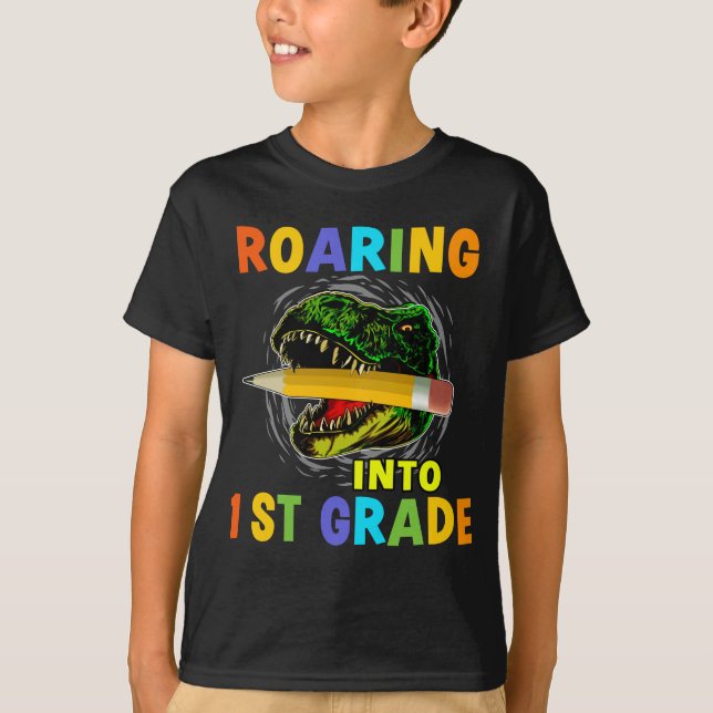 Cute Dinosaur som samlas i första Klassen T Shirt (Framsida)