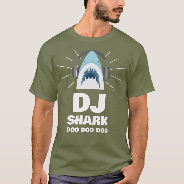 Cute DJ Baby Shark Wear Headphone in Child T Shirt (Framsida)