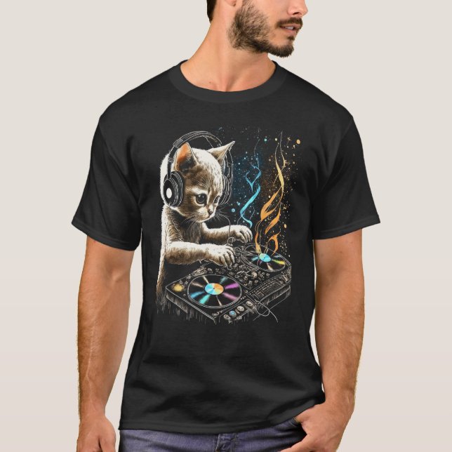 Cute DJ Cat Spinning Feline Grooves T Shirt (Framsida)