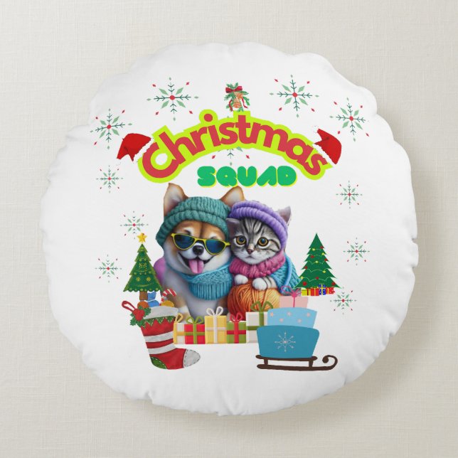 Cute dog and cat Christmas squad design  Rund Kudde (Framsidan)