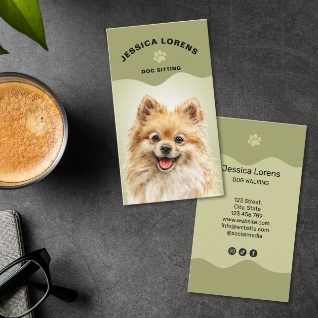 Cute Dog Sitter, Pet Groomer, Dog Walker Visitkort (cute pet sitter business card with paw print and watercolor dog illustration)