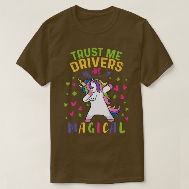 Cute Driver presenterar en magisk gift-doftande Un T Shirt (Design framsida)