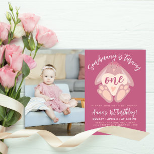 Cute Dusty Rosa Lite Bunny 1:a Bday Party Photo Inbjudningar