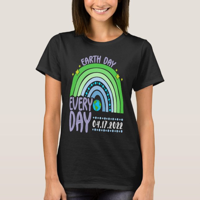 Cute Earth Day Everyday Rainbow Earth Day 2022 T Shirt (Framsida)