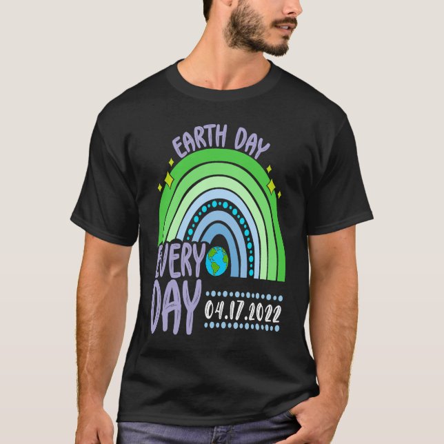 Cute Earth Day Everyday Rainbow Earth Day 2022 T Shirt (Framsida)