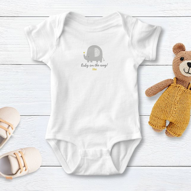 Cute elefant med födelseår t shirt (Skapare uppladdad)