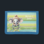 Cute elephant på grönt stripe-bg-användarnamn<br><div class="desc">Cute Trifold Wallet med elefant i en stickad hatt, som står mellan grönt eucalyptus foliage över blått, grönt, gult och sand färg, strimlad bakgrund, med eget namn/egen text, designad av PiccoGrande. Ändra eller ta bort standardtexten genom att klicka på knappen Anpassa. Välj önskad trim färg och ha den för dig...</div>