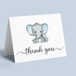 Cute Elephant Pojke Shower Tack Kort<br><div class="desc">Tvätta tack för din pojke-dusch med "tack" i ett snyggt mjukt grått-skript med svasor och en blå vattenfärg på baby-elefant. Anpassa ditt tackmeddelande i enkel grått-topografi eller lämna tomt för en handskriven anteckning.</div>