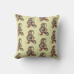 Cute Elephant Riding A Tricle Kudde